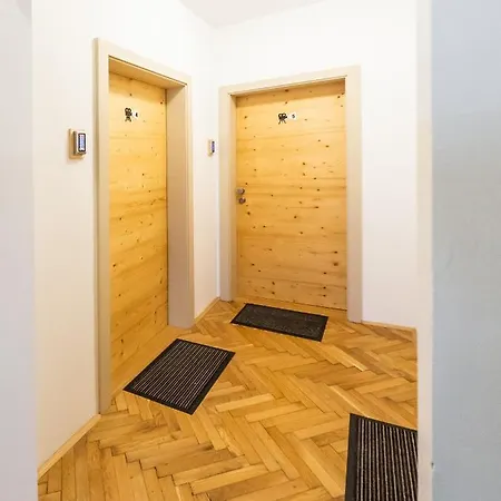 Kamr'ca * Ljubljana